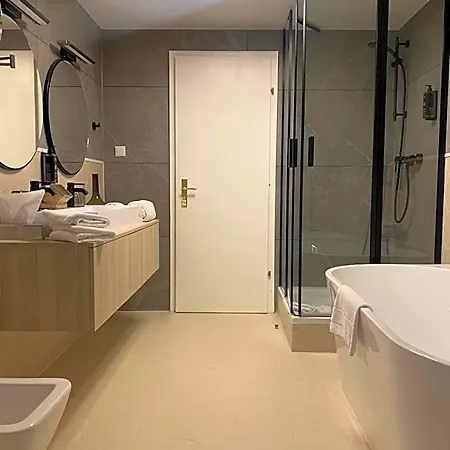 Отель Maison Viktoria 4*